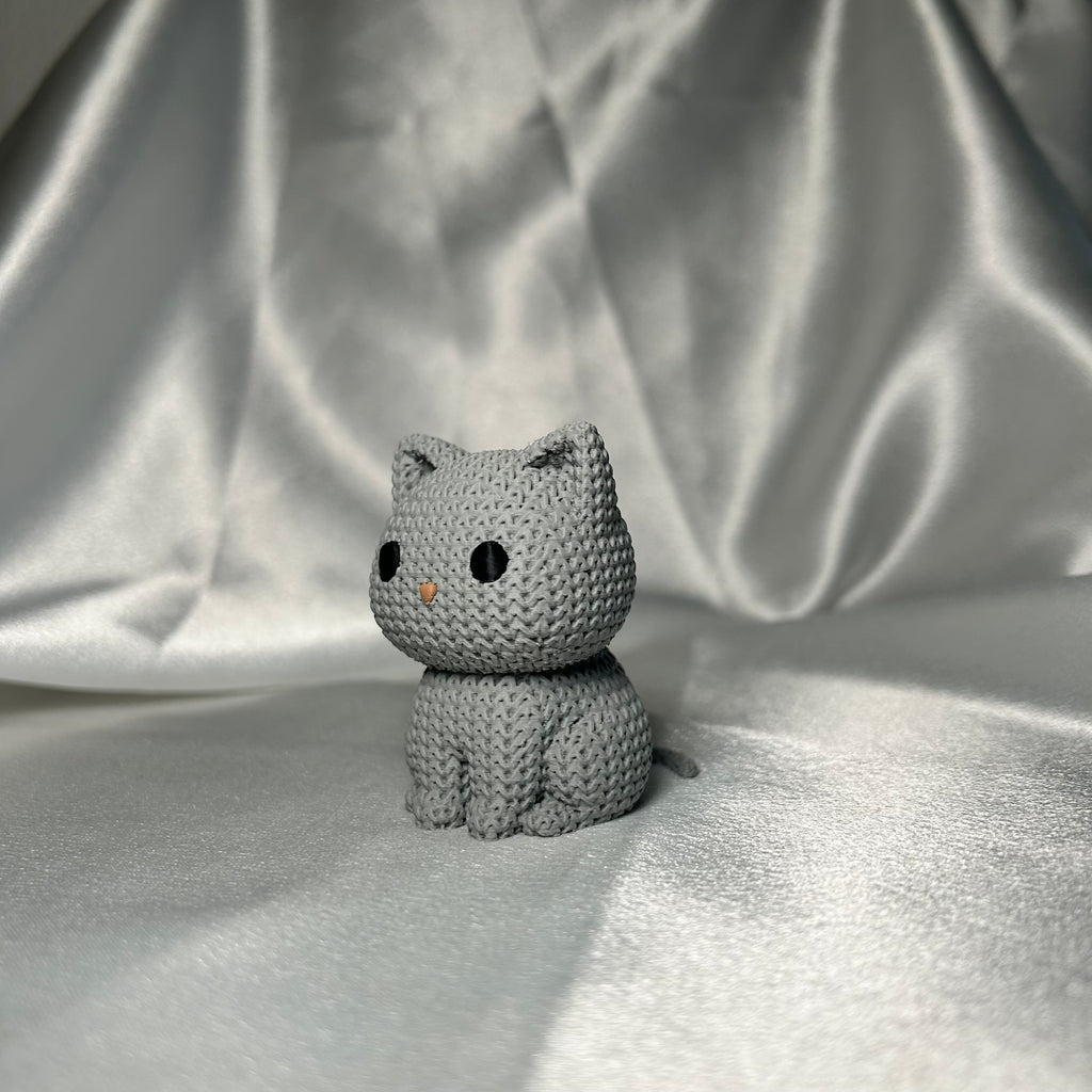 Kätzchen in Strickoptik in grau