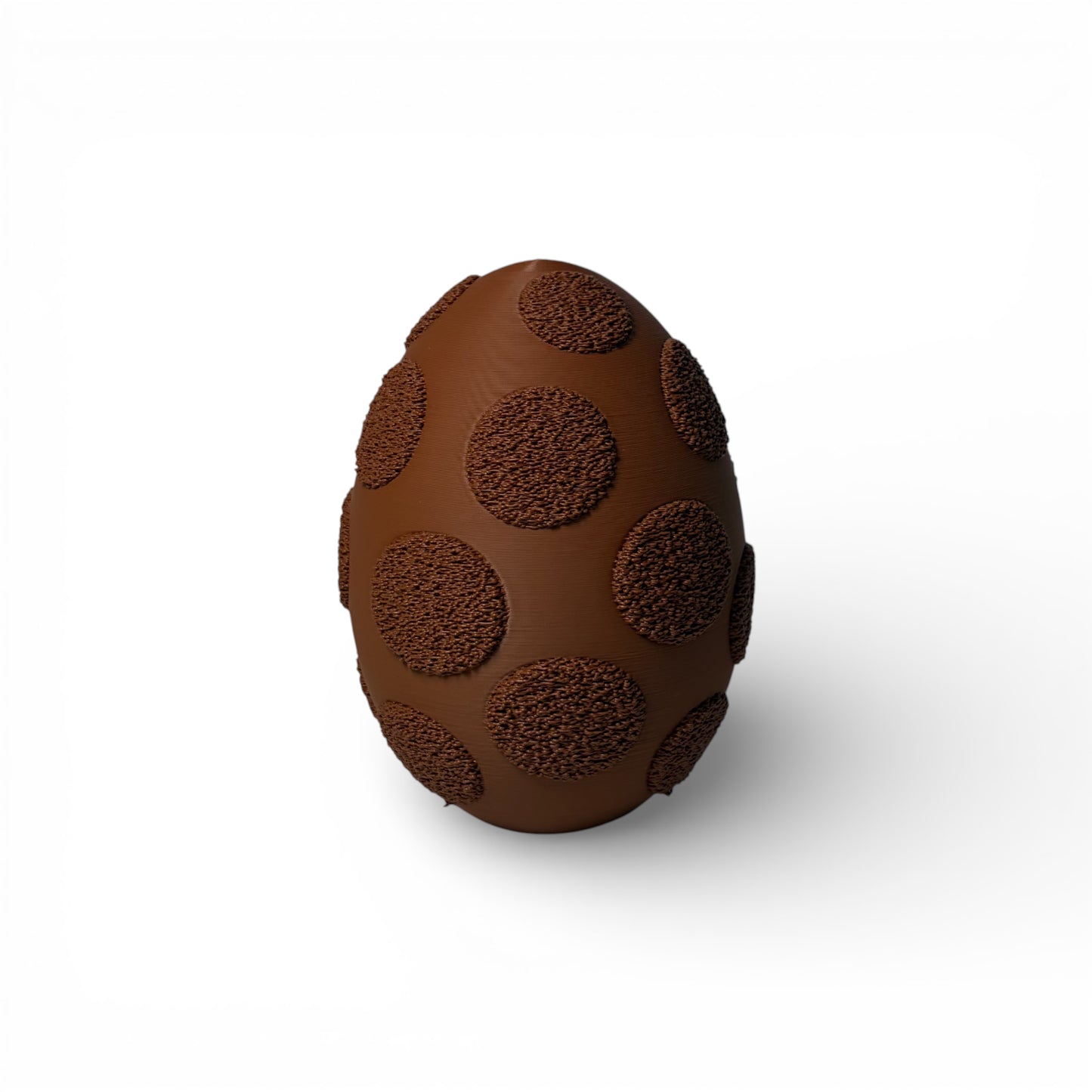 Ein Osterei in braun