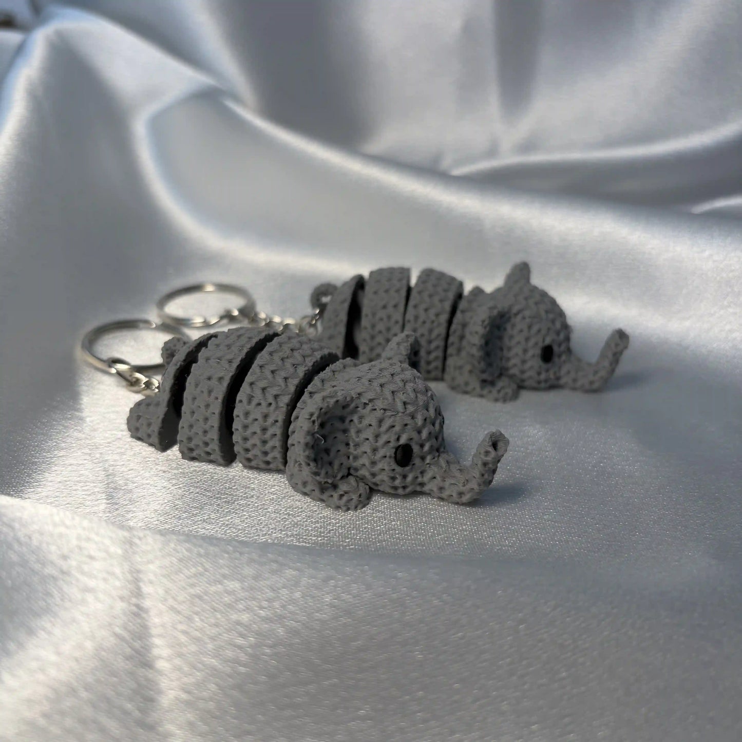 Elefanten Schlüssel-und Taschenanhänger beweglich in Strickoptik