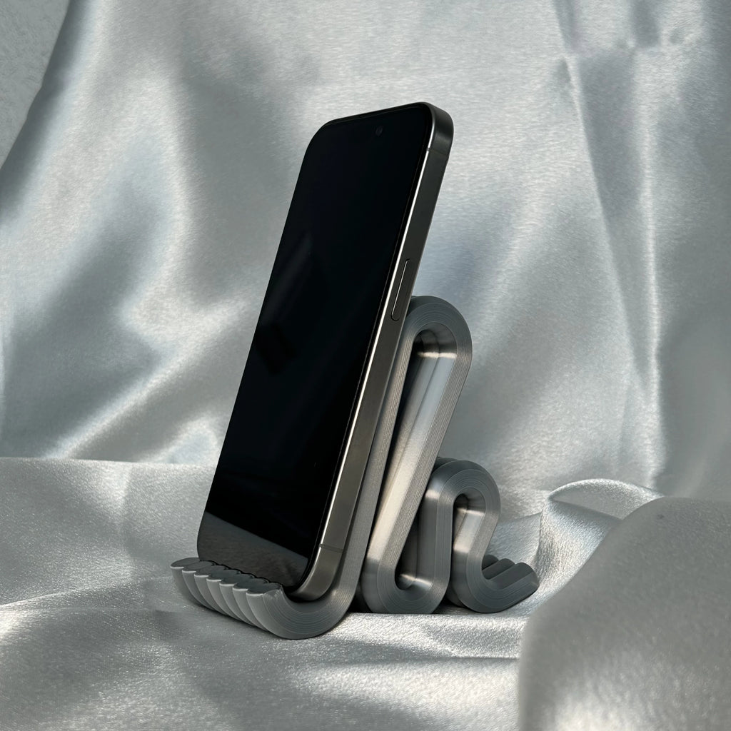 Minimalistischer Handyhalter "Flow" in Silber glanz